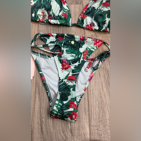 Victoria's Secret Blue Palms Tropical Print String Bikini NWT size L - Picture 7 of 11